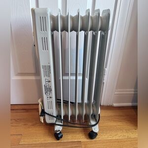Optimus Portable 7 Fin Oli Filled Radiator 1500W Heater, Used 120VAC